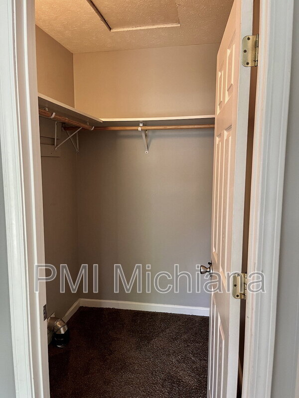 Building Photo - 606 Meridian St