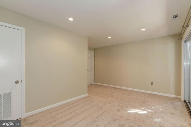 Building Photo - 7238 Stover Ct