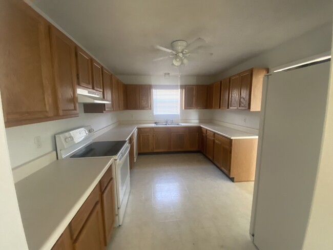 Kitchen - 1464 Waynesboro Ln