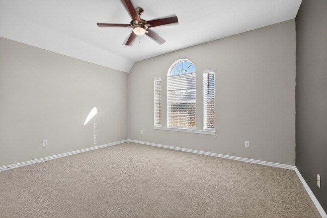 Building Photo - 6272 N Fawnlake Dr