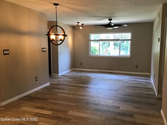 Building Photo - 2859 Kingston Ln