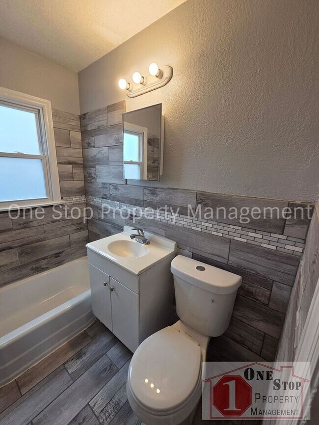 Building Photo - Beautiful 2 Bedroom 1 Bathroom in Kansas City!