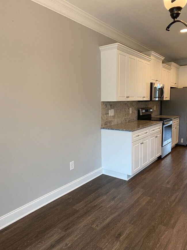 Building Photo - Spacious 5-Bedroom Home with Open Foyer - Move-In Ready! **Close to Fort Gordon, Hospitals, and I...