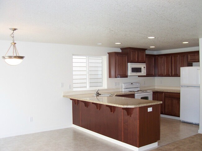 Building Photo - Beautiful 3 Bed/2.5 Bath Home in VAN MALL ...
