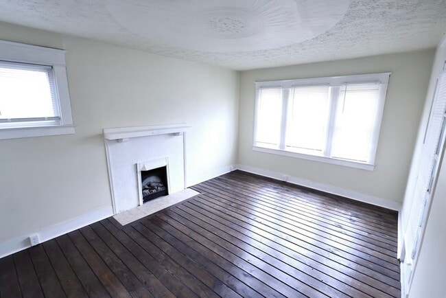 Building Photo - 555 Brittain Rd