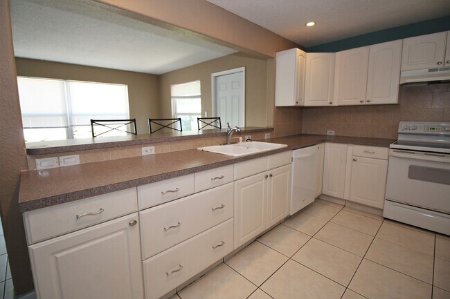 Building Photo - Clearwater home