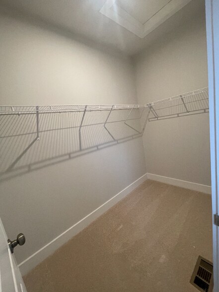 Building Photo - 9475 Pinkman Rd