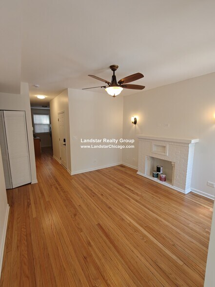 Building Photo - 4946 N Ridgeway Ave