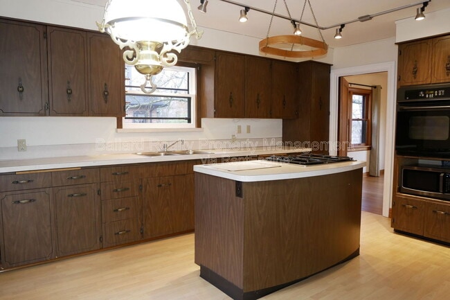 Building Photo - 1403 2nd Ave N