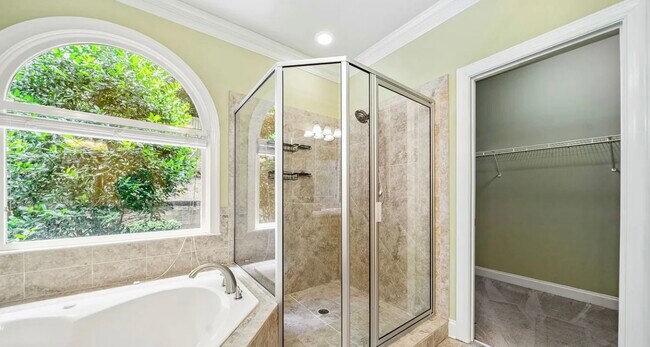 Building Photo - 732 Glass St NW