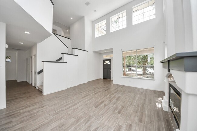 Building Photo - 103 Lakeridge Dr