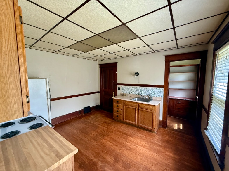 Building Photo - 1303 S 19th St