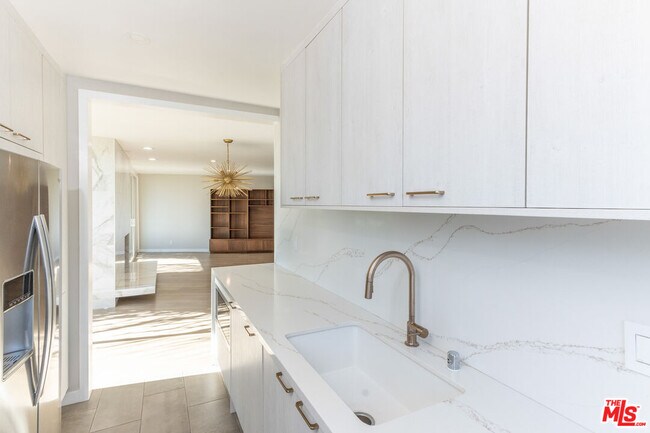 Building Photo - 8401 Fountain Ave