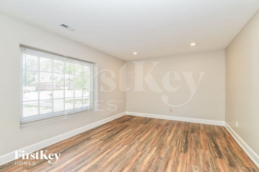 Building Photo - 1913 Middlewood Ct