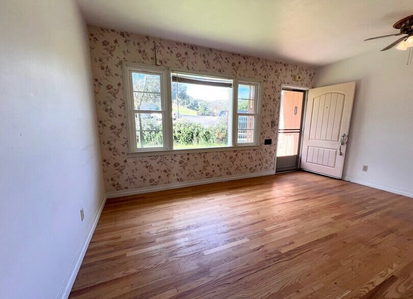 Building Photo - 15 Hillcrest Dr