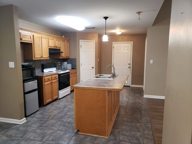 Building Photo - 9866 Asheville Dr