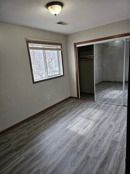 Building Photo - 904 Wescott Sq