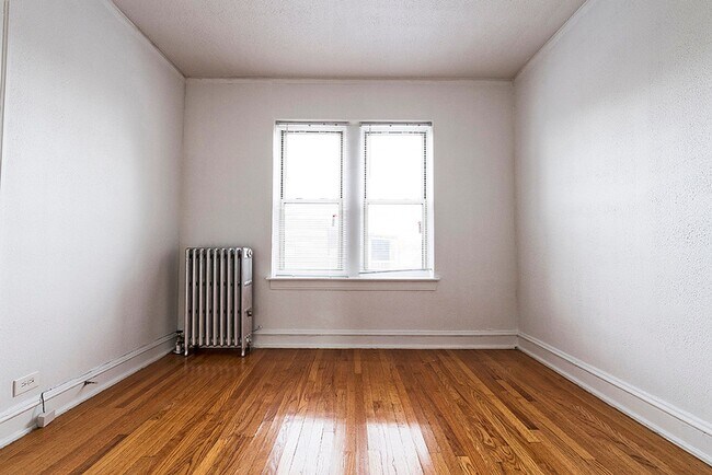 Building Photo - 222 E 109th St