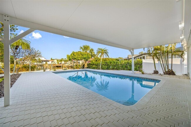 Building Photo - 1029 Bal Harbour Dr