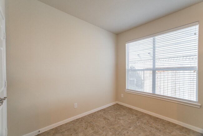 Building Photo - 139 S Rocky Point Cir