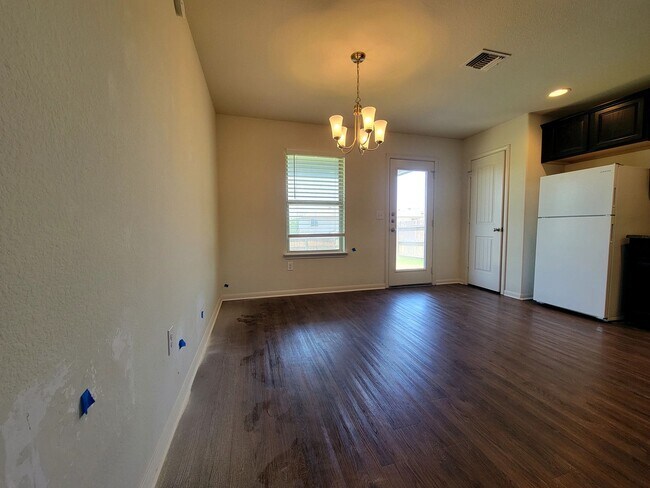 Building Photo - Spacious 3 Bedroom, 2.5 Bath Home with Garage & Tall Ceilings