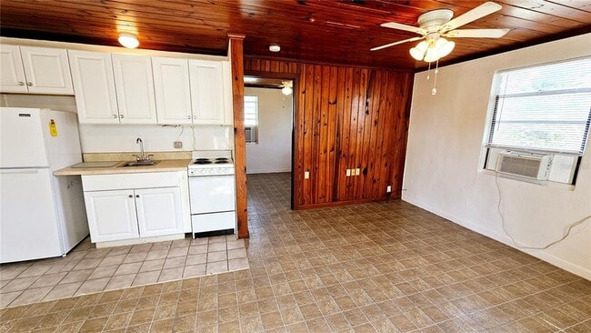 Building Photo - 19 N Mango St