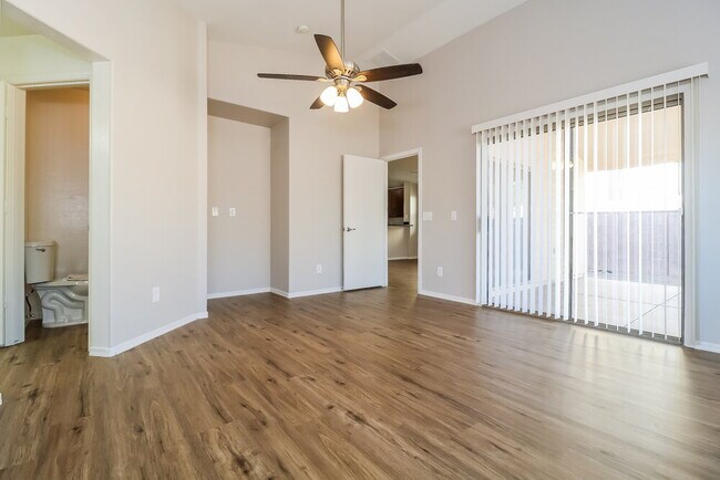 Building Photo - 10994 W Rio Vista Ln