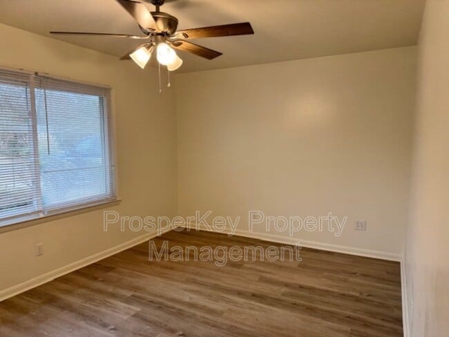 Building Photo - 3021 Emory St