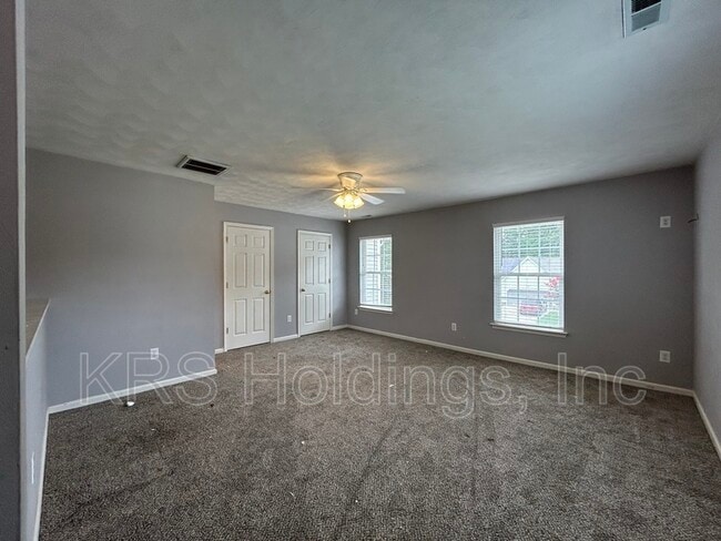 Building Photo - 210 Fallawater Way