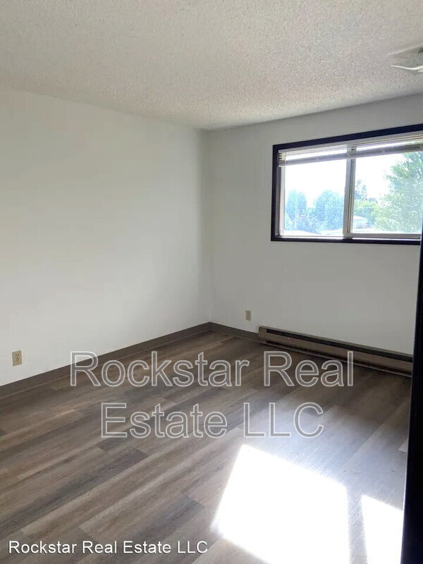 Building Photo - 1307 N Vista