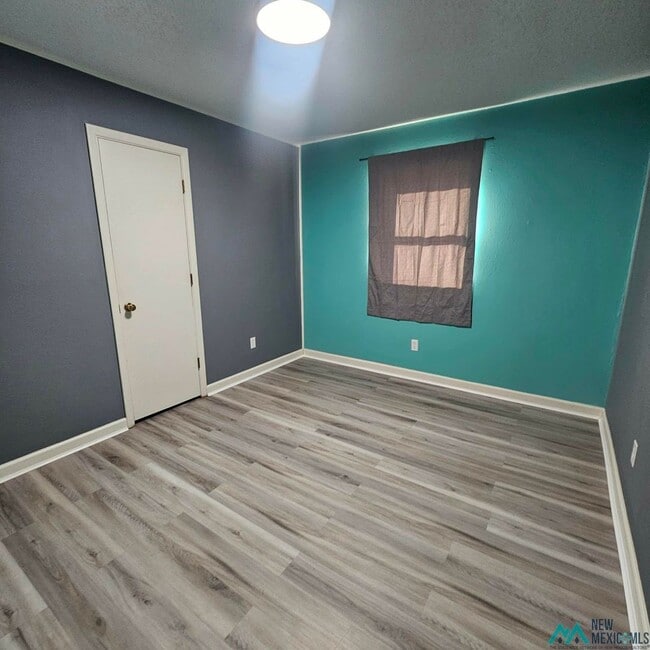 Building Photo - Month-to-Month ONLY 3 bed/1 bath home for rent- Available now!! $1115/mo
