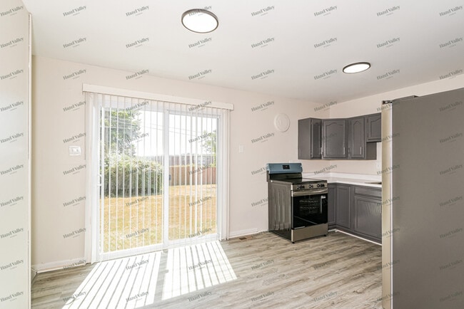 Building Photo - 1290 Acredale Dr