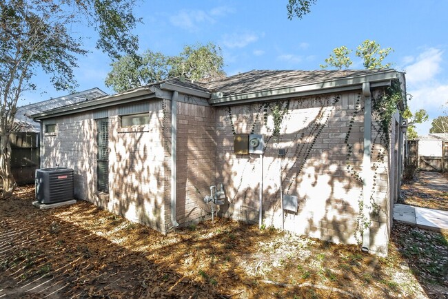 Building Photo - 18515 Denise Dale Ln