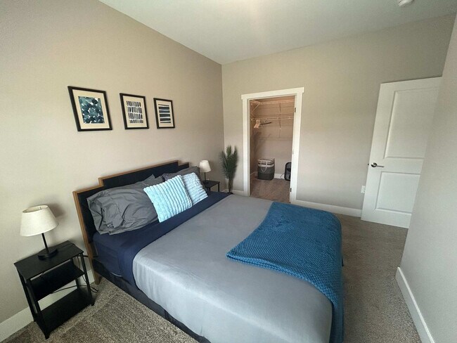 Building Photo - 3939 Pinot Dr