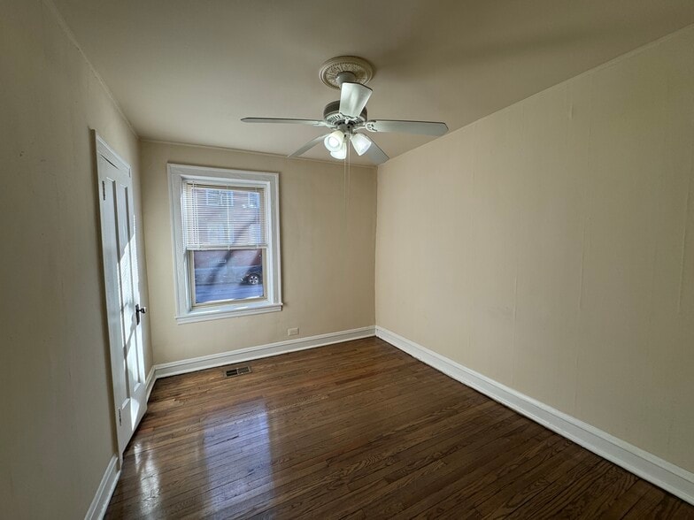 Building Photo - 3570 W Henderson St