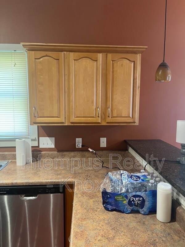 Building Photo - 229 Deaderick Ave