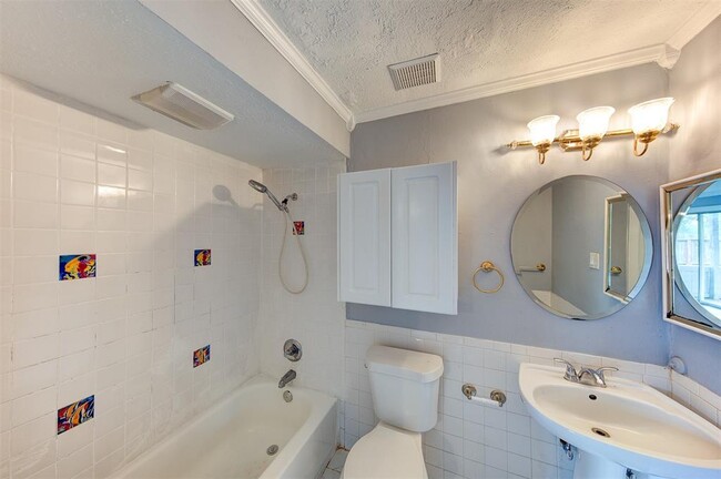 Building Photo - 263 E Castle Harbour Dr