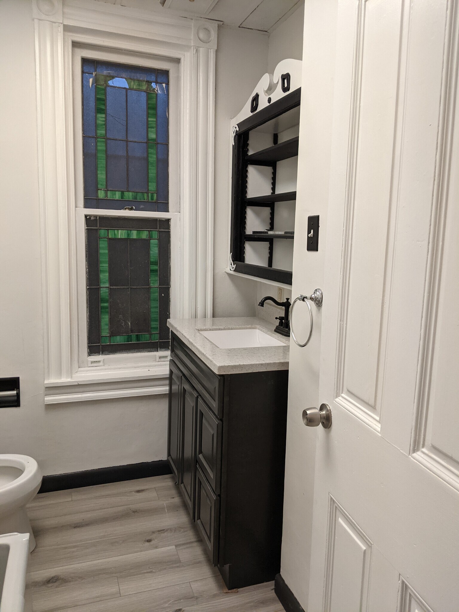 Private bath...no walkthru - 820 N 4th St