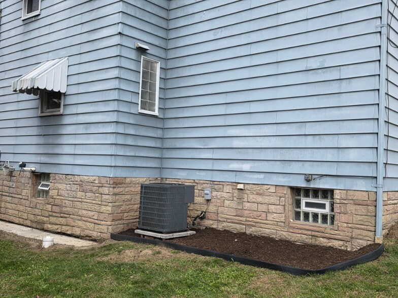 Building Photo - 1704 Broad St