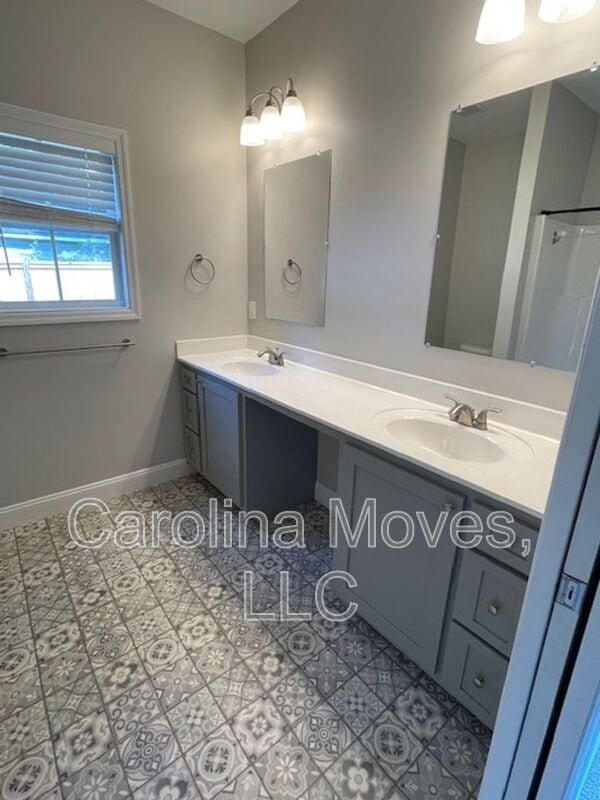 Building Photo - 5 Lombard Ln