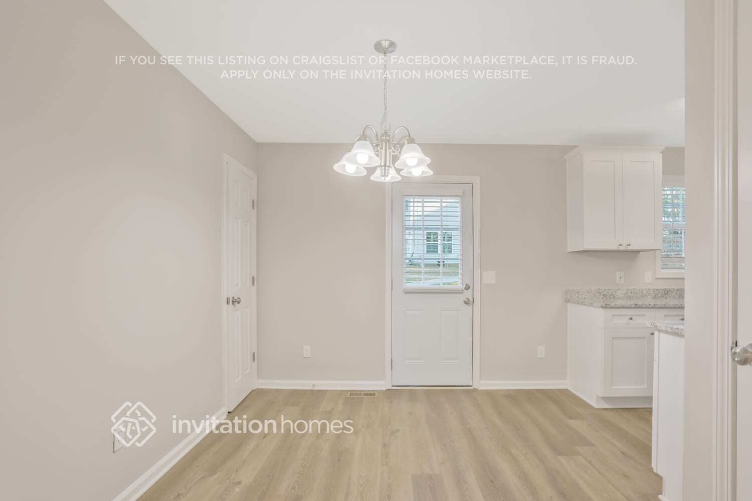 Building Photo - 3335 Catalina Dr
