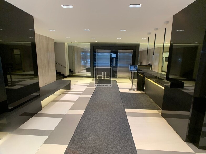 Building Photo - 5 AVENUE