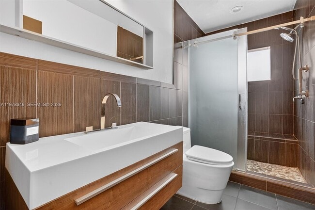 Building Photo - 425 NE 114th St