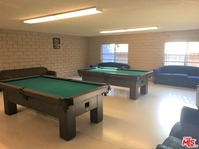 Building Photo - 2501 W Redondo Beach Blvd