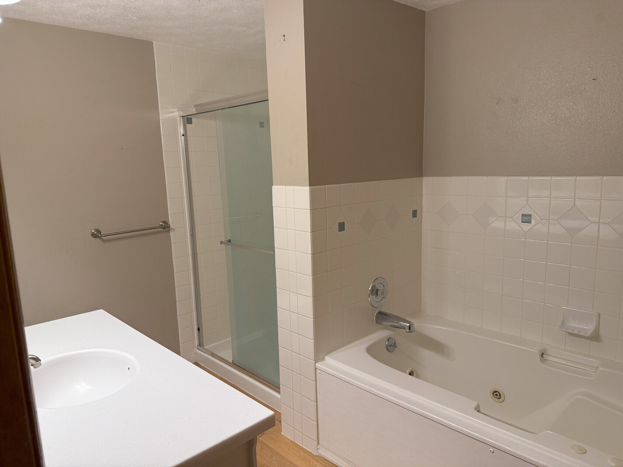 Building Photo - 3822 S Alder Dr