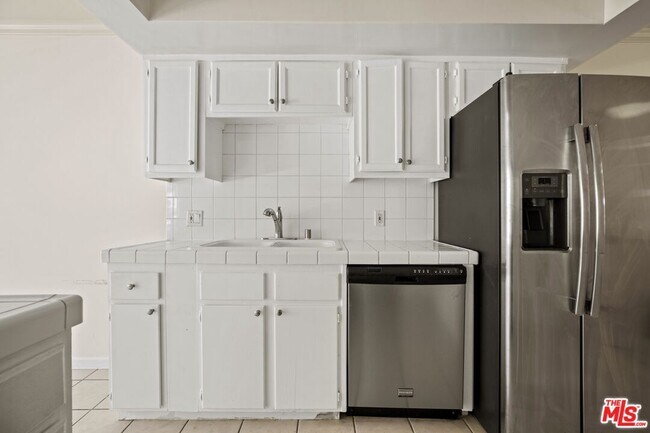 Building Photo - 1033 6th St