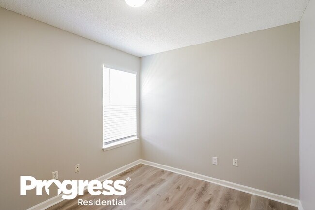 Building Photo - 243 Lake Forest Dr