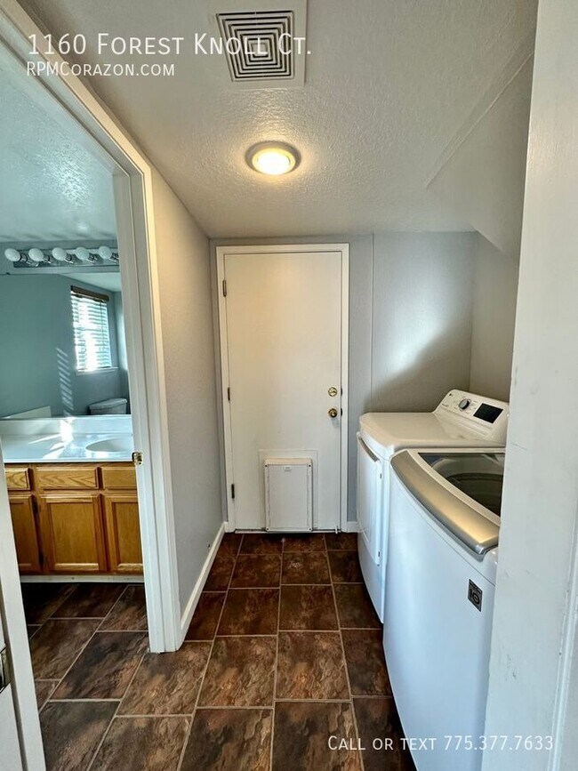 Building Photo - 1160 Forest Knoll Ct