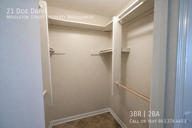 Building Photo - 21 Doe Dr