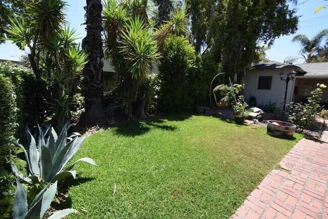 Building Photo - 11444 Riverside Dr